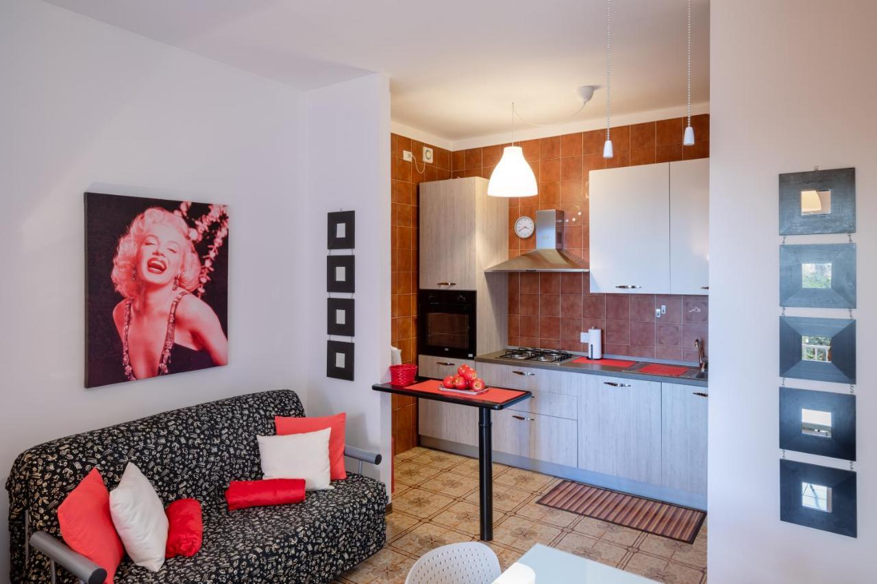 086 - Sunshine Home, 5 Minuti Dalla Spiaggia - Parcheggio Privato Gratis Incluso Ospedaletti Exterior foto